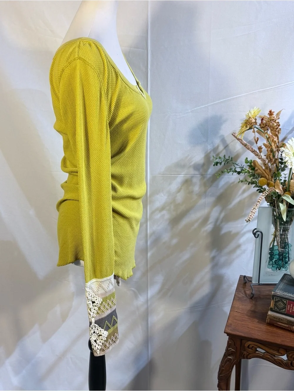♨️Free People Kombucha Cuff Yellow Waffle Thermal Embroidered Crochet Top Sz L💛
